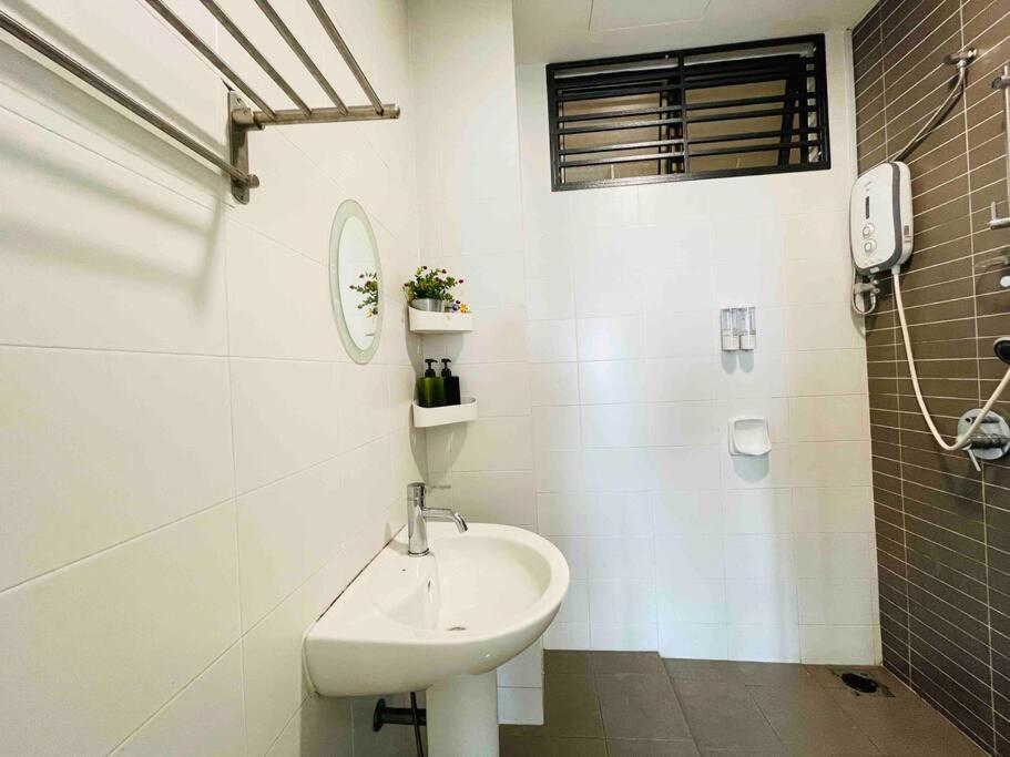 Mount Austin Palazio High Floor W Balcony 2-4pax With Tv Box 5mins Aeon B213 *