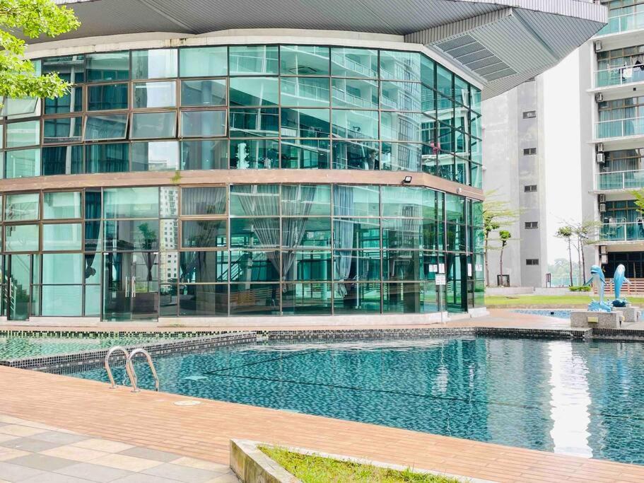 Mount Austin Palazio High Floor W Balcony 2-4pax With Tv Box 5mins Aeon B213 Johor Bahru
