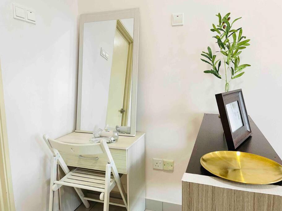 Apartment Mount Austin Palazio High Floor W Balcony 2-4pax With Tv Box 5mins Aeon B213 *
